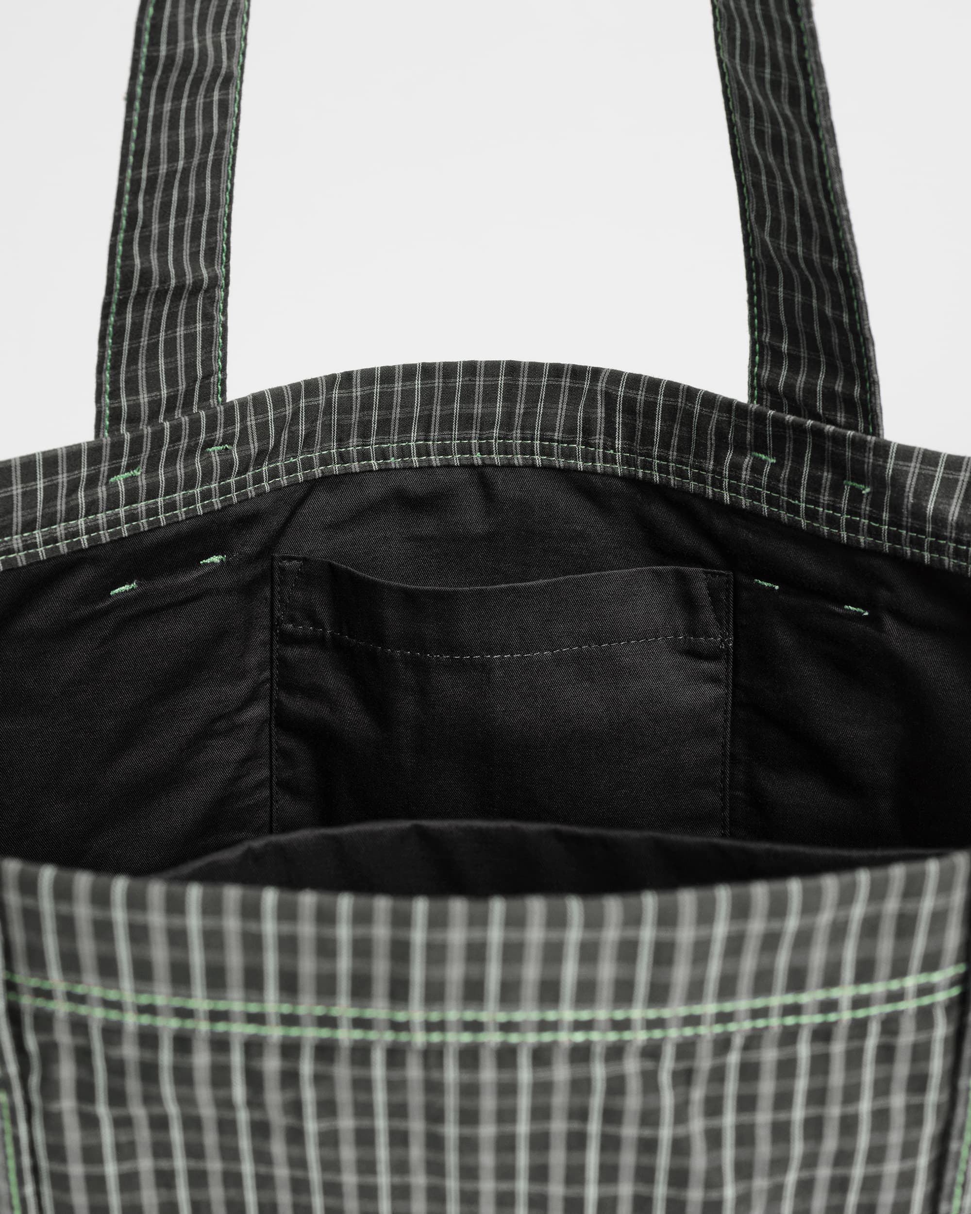 #noir-plaid