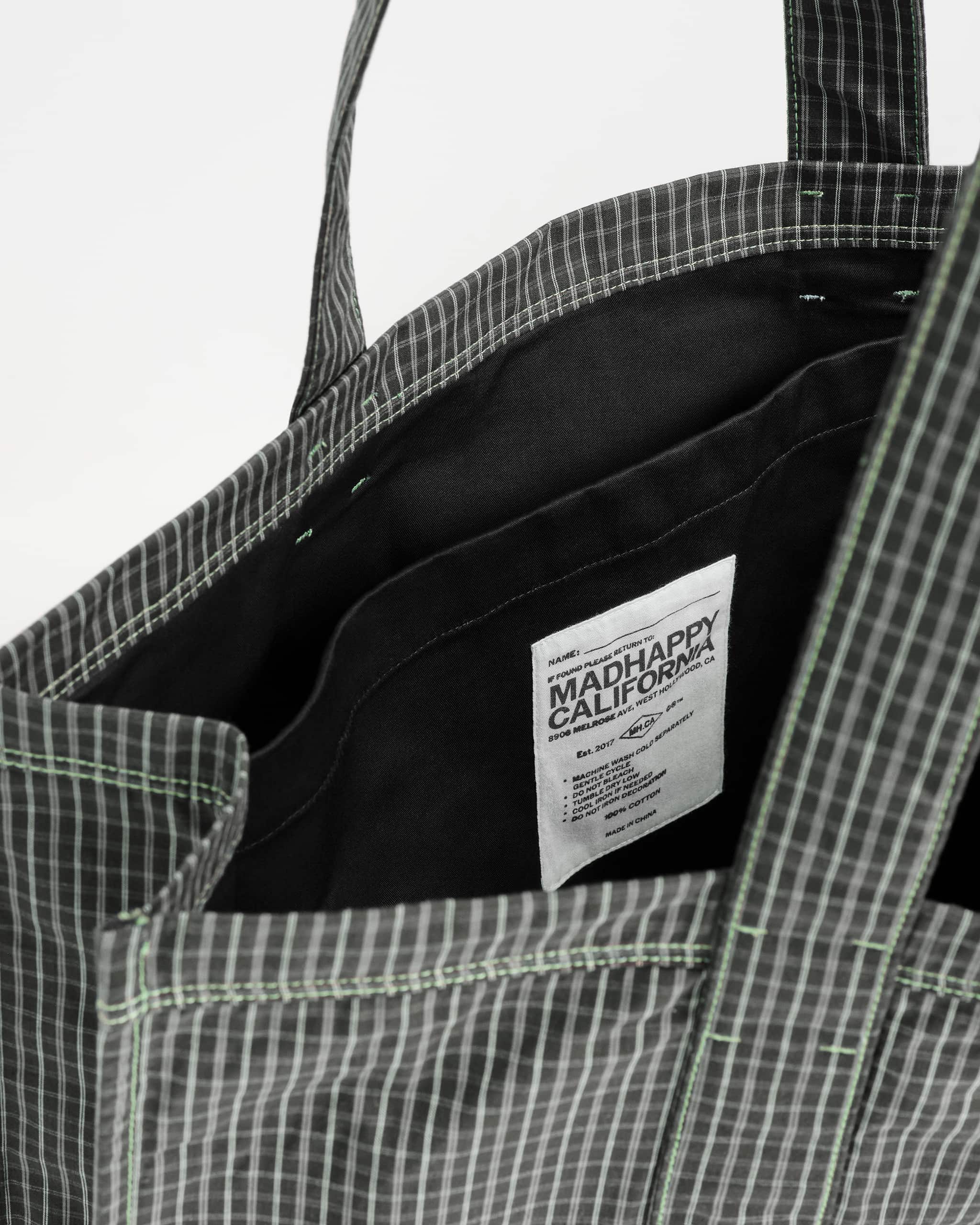 #noir-plaid